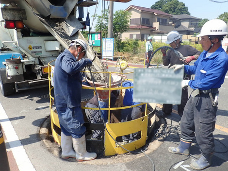 芝川第9-1処理分区下水道工事(北建-30-103)-マンホール生コン打設状況