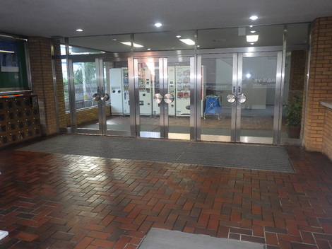 UR高等学校1・2・5号棟改修工事-施工後-玄関