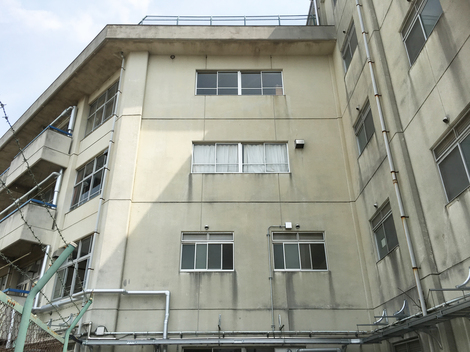 さいたま市立大原中学校便所改修工事-外壁-施工前