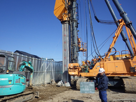 七里駅北側特定土地区画整理事業 第1調整池築造工事(第3期)-PC壁体施工状況