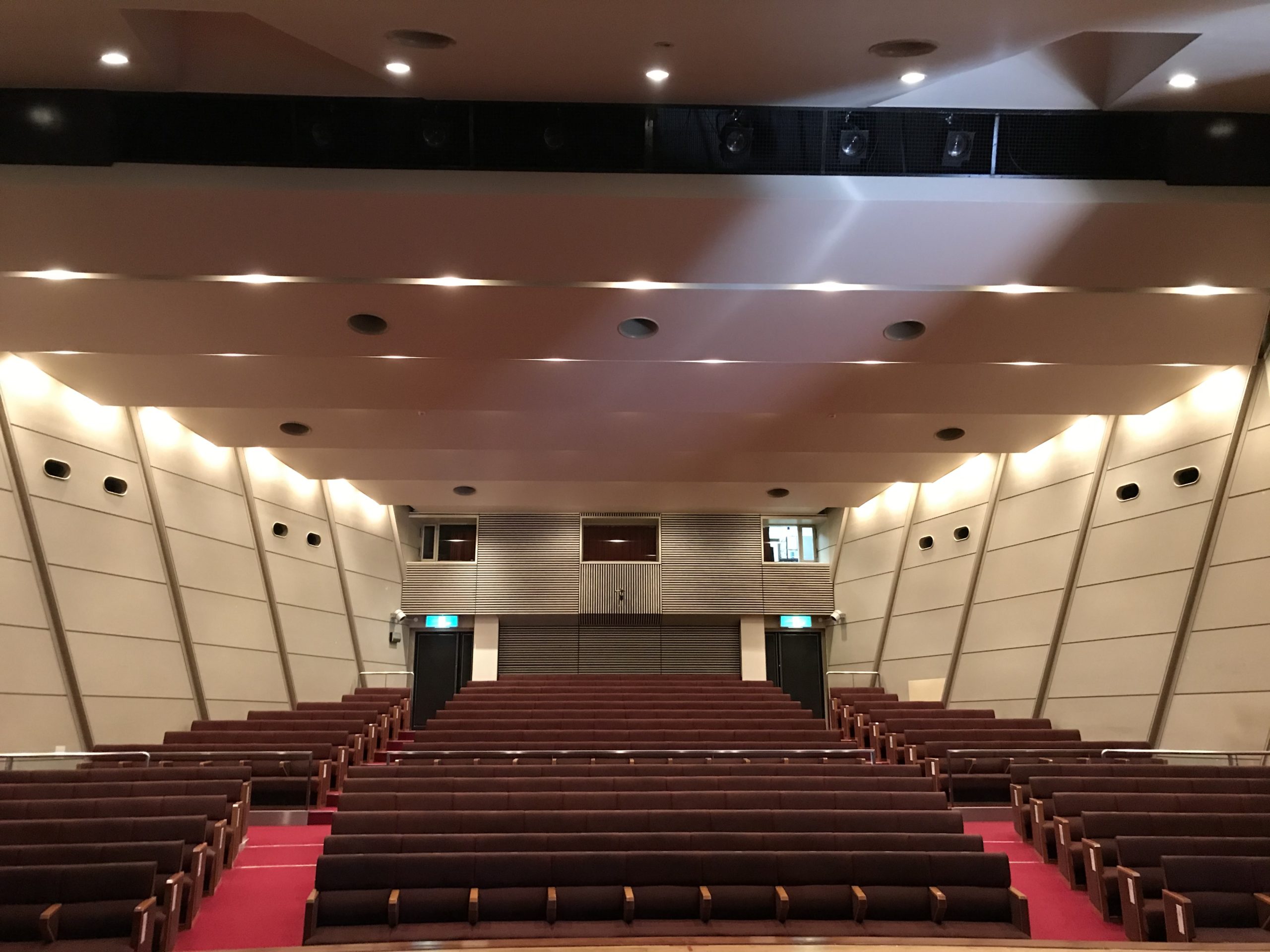 集会室 完成 産業文化センター