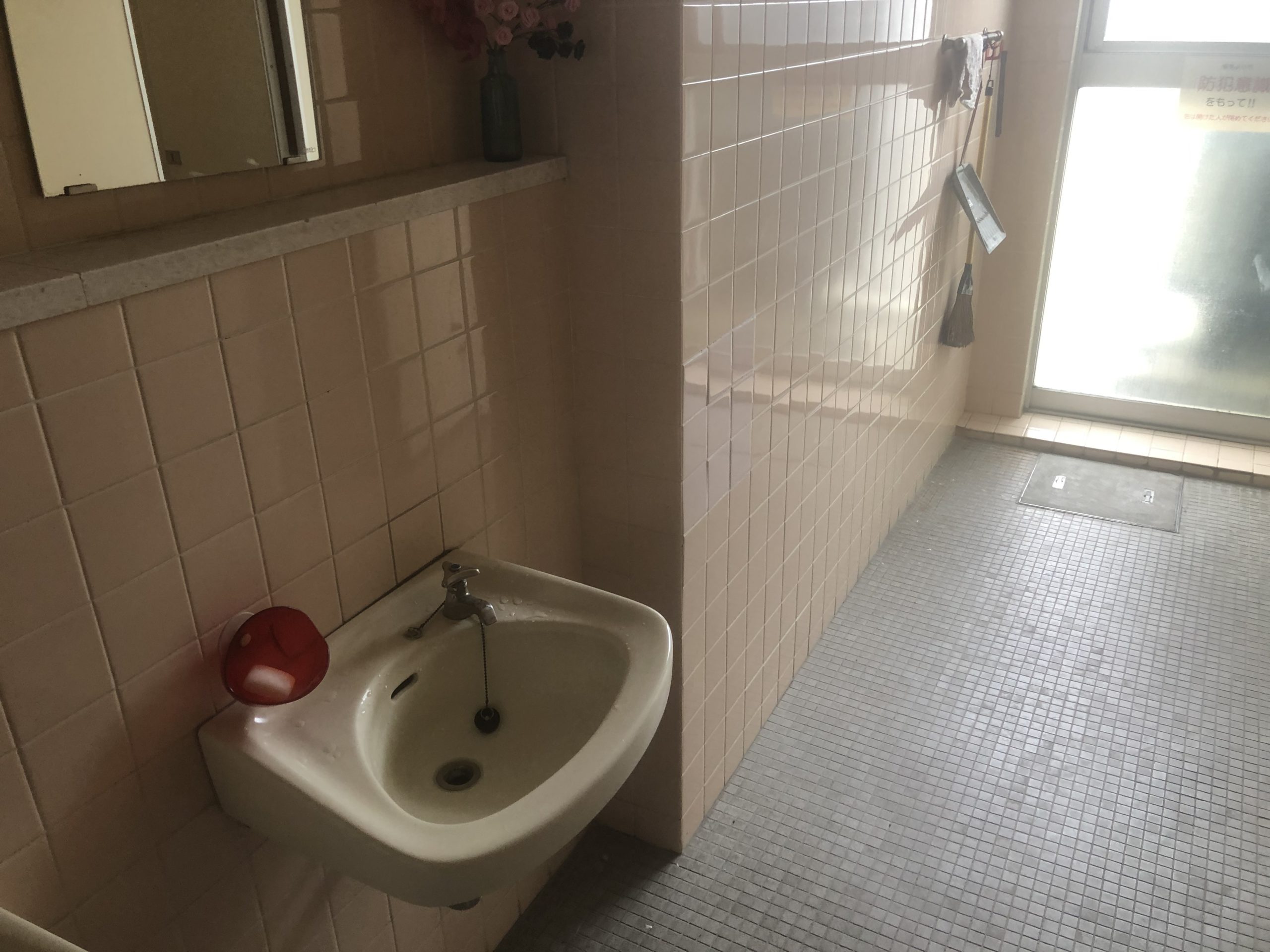 植水中学校 女子職員トイレ 施工前
