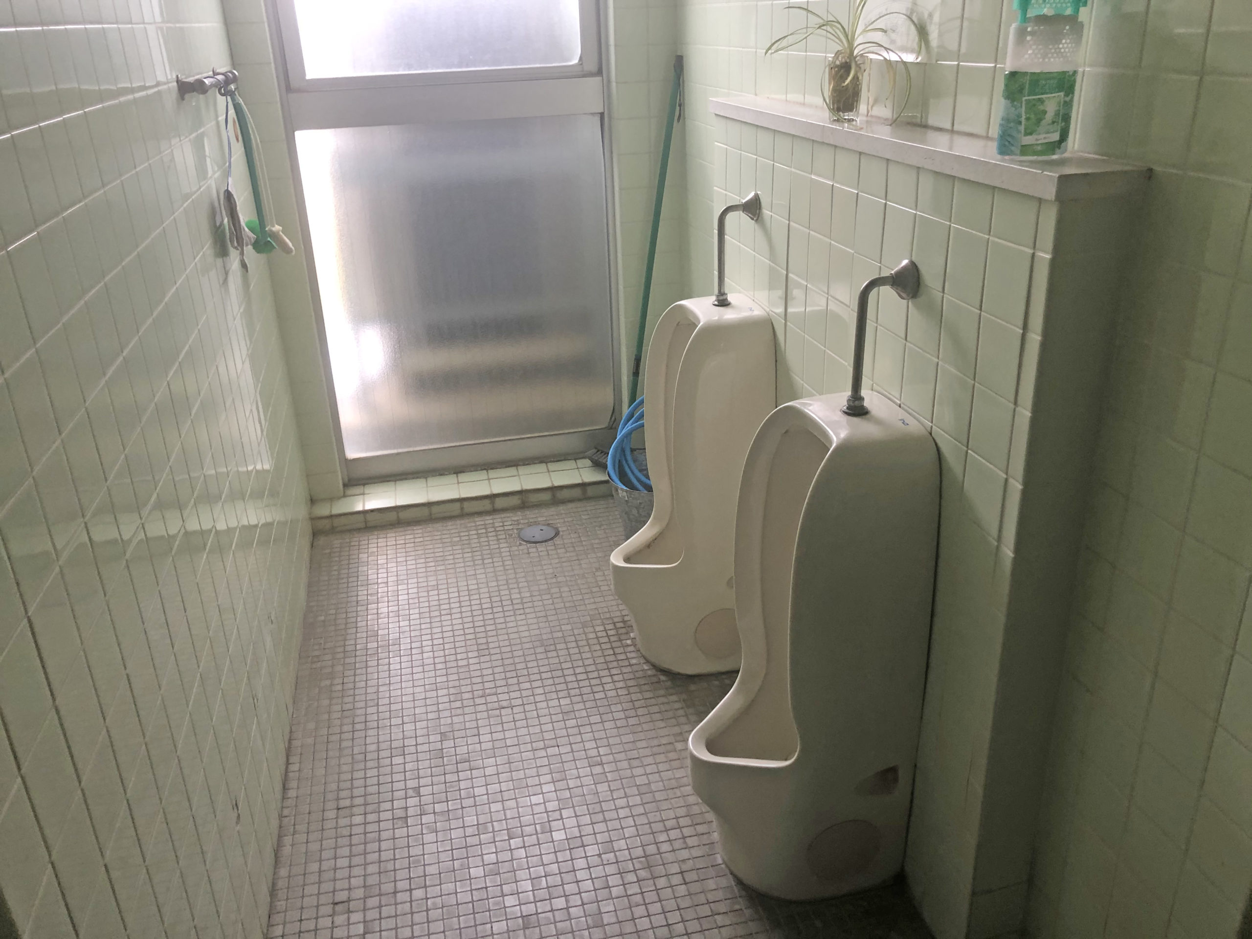 植水中学校 男子職員トイレ 施工前