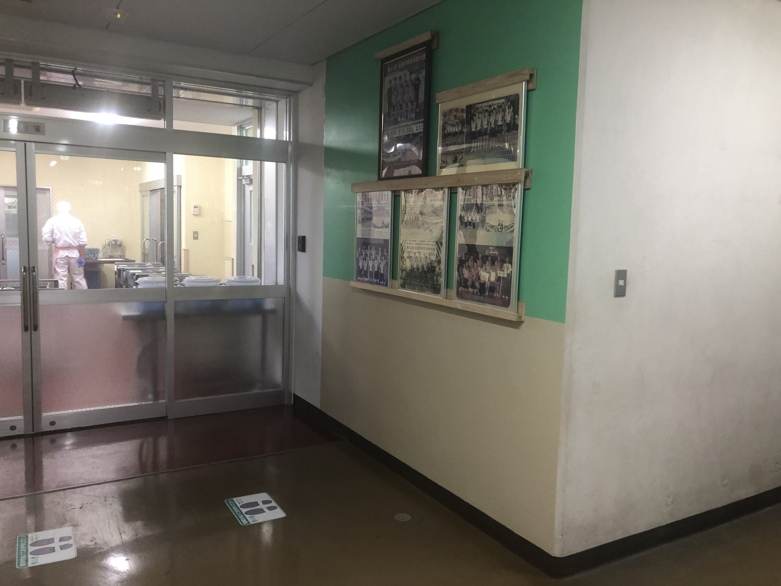 植水中学校 廊下 施工前