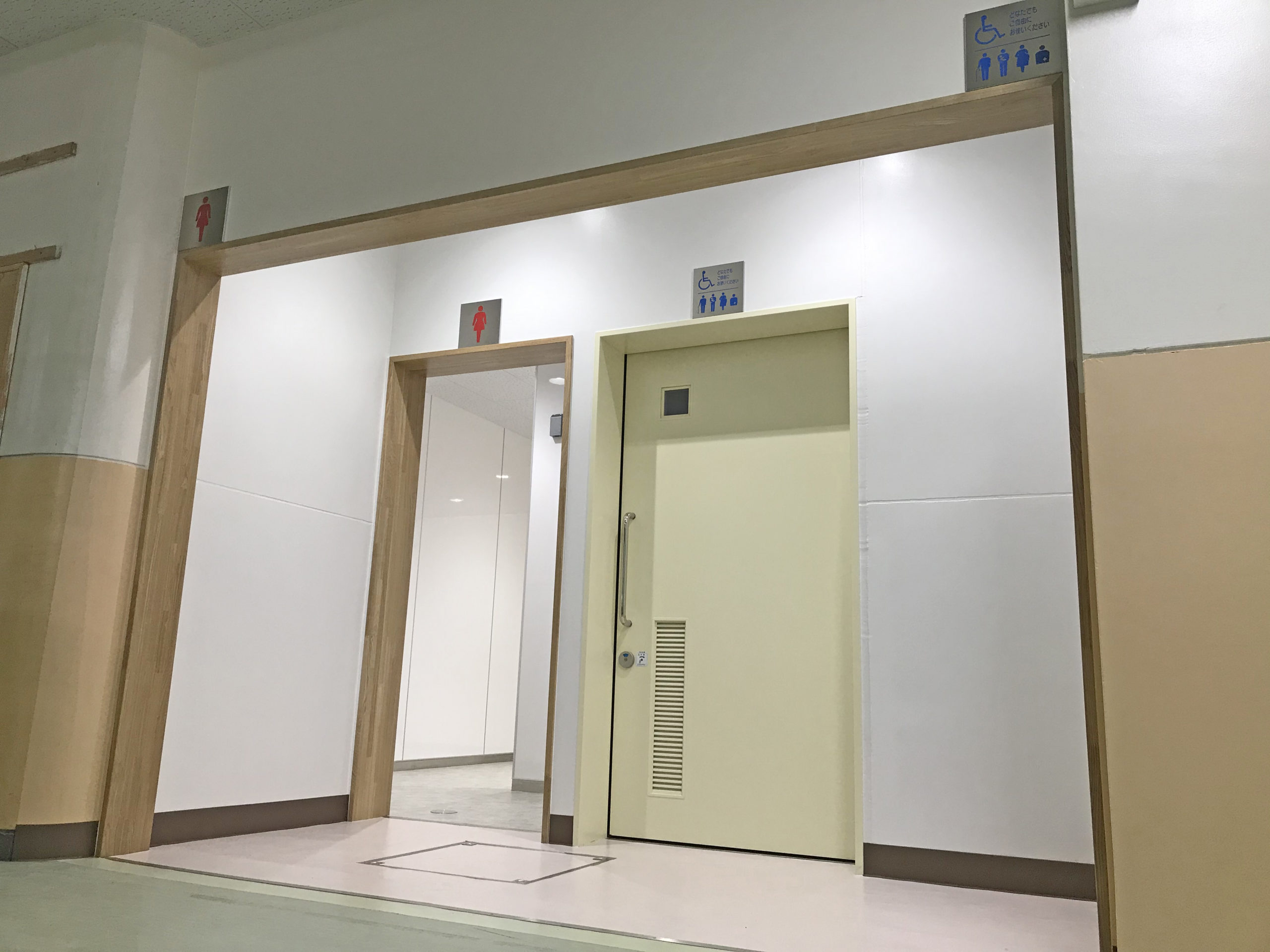 尾間木中学校 廊下 施工後